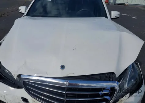 2015 Mercedes-Benz E 350 z USA, uszkodzony, nr VIN WDDHF5KB3FB132380